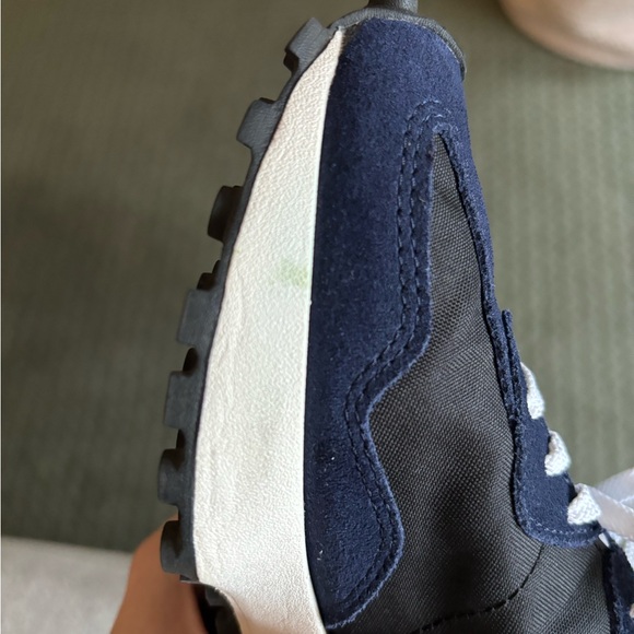 New Balance 327 LIKE NEW! - Picture 6 of 6